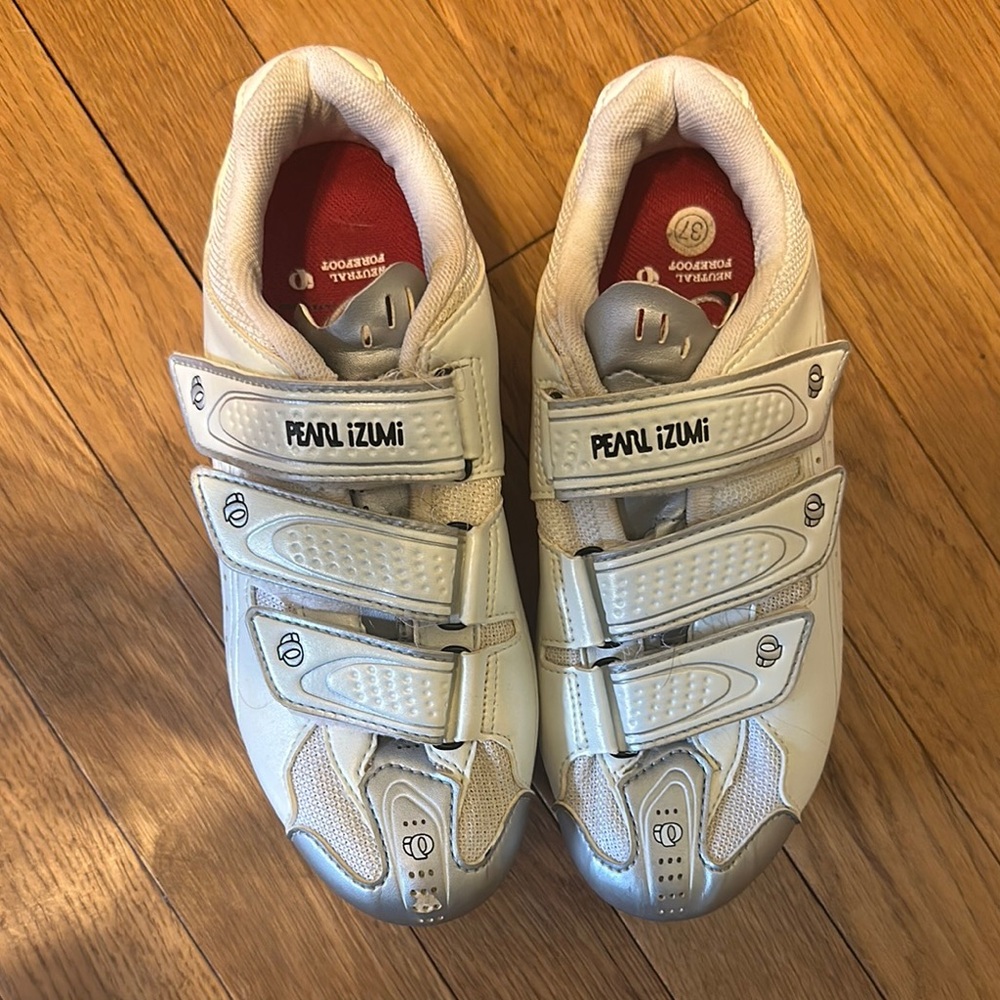 Pearl Izumi White and Gray Cycling Shoes